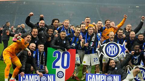 Die Spieler von Inter Mailand feiern die Meisterschaft.