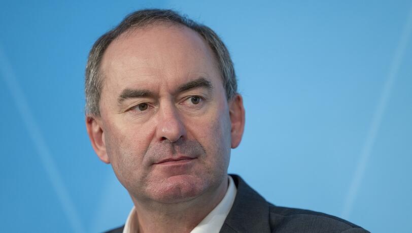 Hubert Aiwanger (Freie Wähler), Stellvertretender Ministerpräsident und bayerischer Wirtschaftsminister. Hubert Aiwanger (Freie Wähler), Stellvertretender Ministerpräsident und bayerischer Wirtschaftsminister.