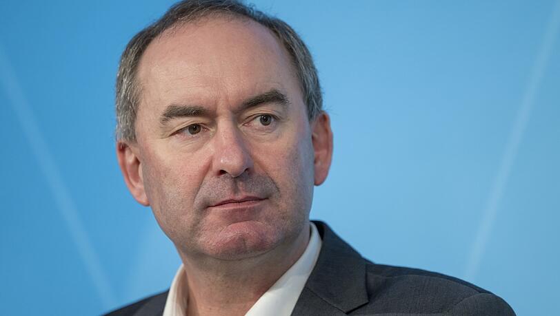 Hubert Aiwanger (Freie Wähler), stellvertretender Ministerpräsident und bayerischer Wirtschaftsminister. Er lobt die "neue Ära der Zusammenarbeit zwischen Bayern und Berlin". Hubert Aiwanger (Freie Wähler), stellvertretender Ministerpräsident und bayerischer Wirtschaftsminister. Er lobt die "neue Ära der Zusammenarbeit zwischen Bayern und Berlin".