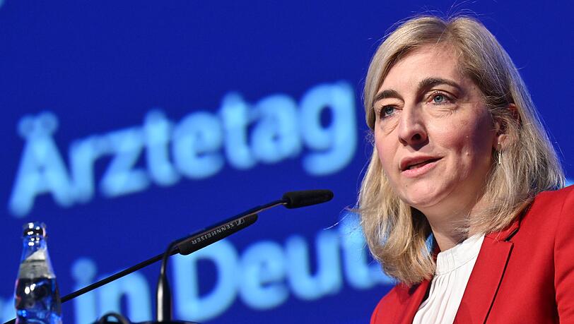 Ministerin Warken verteidigte ihr Sparpaket gegen Kritik der &Auml;rzte.