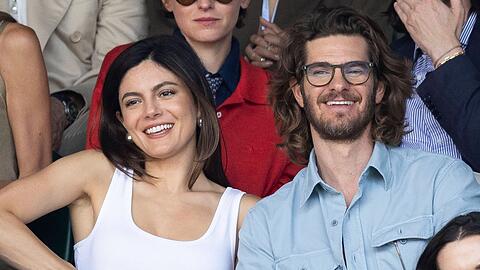 Monica Barbaro und Andrew Garfield hatten bei dem Tennis-Match sichtlich Spa&szlig;.