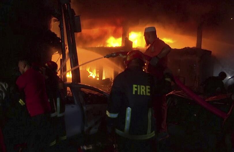 Bei dem Großbrand wurden mehrere Dutzend Menschen getötet.