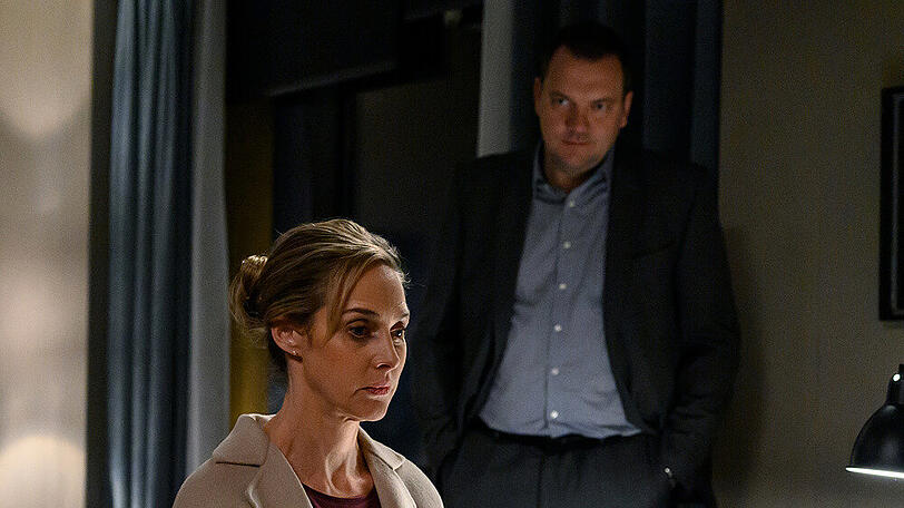 "Das Verhör in der Nacht": Thomas (Charly Hübner) wartet auf eine Antwort von Judith (Sophie von Kessel)