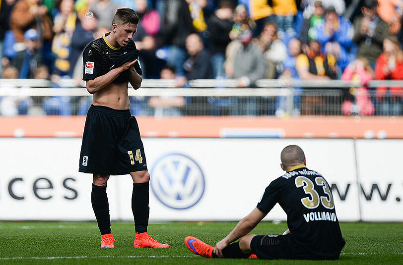 Das Spiel der Löwen um Krisztián Simon (li.) und Korbinian Vollmann beim 0:2 in Braunschweig war ein sportlicher Offenbarungseid.