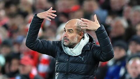 Pep Guardiola, Trainer von Manchester City, gestikuliert am Spielfeldrand. Foto: Peter Byrne/PA Wire/dpa/Archivbild