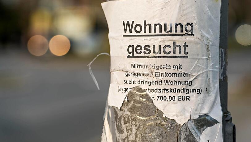 Schönes München: Viele wollen hier wohnen, doch bezahlbarer Wohnraum bleibt knapp. Die Stadt baut, trotz erschwerter Bedingungen, doch die Nachfrage etwa nach Sozialwohnungen steigt stetig. Verbände rechnen den Parteien jetzt vor, wie groß die Lücke aktuell bereits ist.