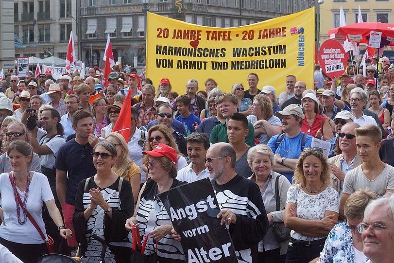 Bilder von der DGB-Kundgebung in München mit rund 1200 Teilnehmern.