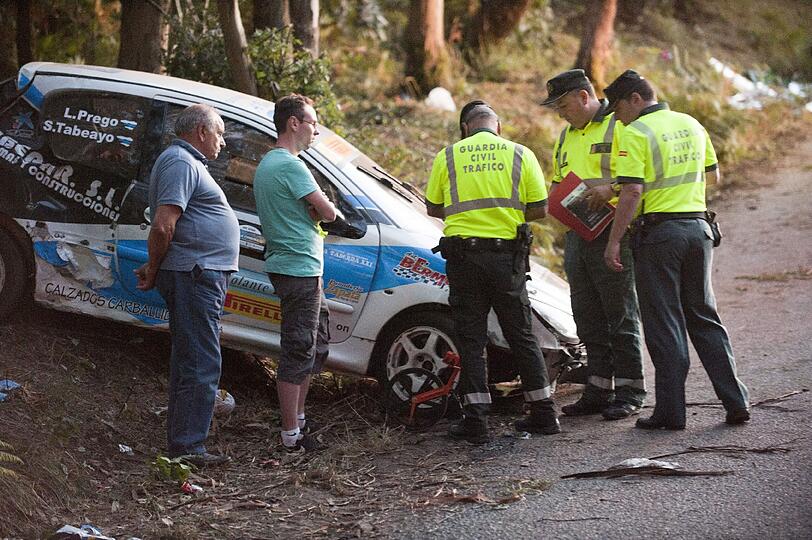 Drama im Nordwesten Spaniens: Bei einer Rallye ist ein Auto in eine Zuschauermenge gerast und hat sechs Menschen in den Tod gerissen.