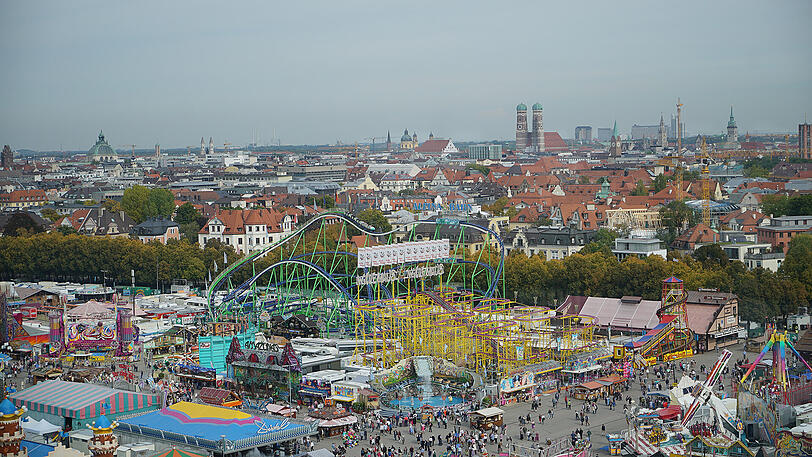 Den perfekten Überblick über die Theresienwiese und München: Mit dem Riesenrad auf der Wiesn geht's bis zu 50 Meter in die Höhe. Luftige Impressionen gibt's hier zum Durchklicken.