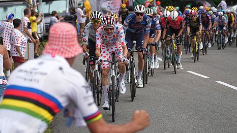 Die Tour de France war am Nationalfeiertag im Zentralmassiv unterwegs.