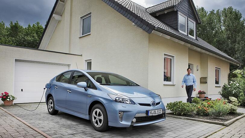 Strom für Haus und Auto: In seinem Modelldorf Ecoful Town zeigt Toyota, wie sich die Fahrzeugbatterie ins Stromnetz des Eigenheims integrieren lässt. Strom für Haus und Auto: In seinem Modelldorf Ecoful Town zeigt Toyota, wie sich die Fahrzeugbatterie ins Stromnetz des Eigenheims integrieren lässt.