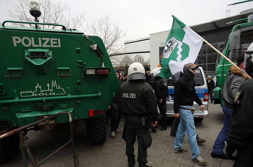 Demos von Extremisten in Wuppertal - die Bilder.