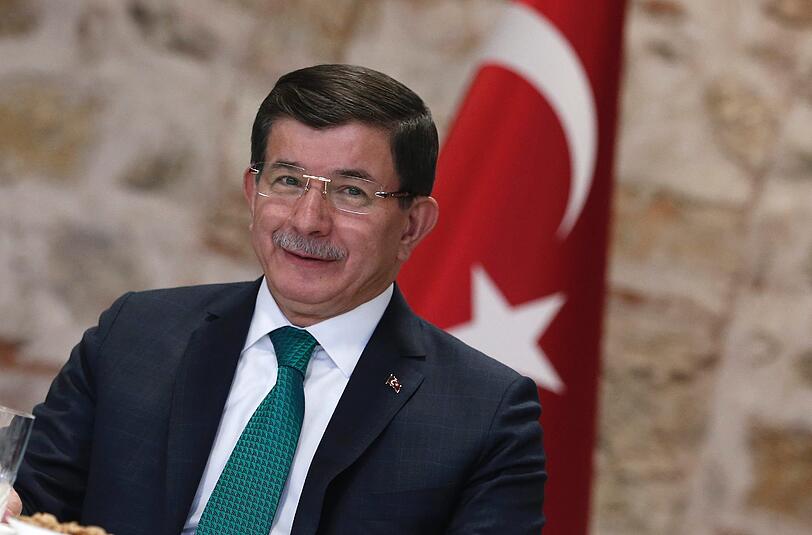 Der türkische Ministerpräsident Ahmet Davutoglu hatte am Mittwoch beschuldigt, in Syrien die sunnitisch-arabische und turkmenische Bevölkerung zu verfolgen.