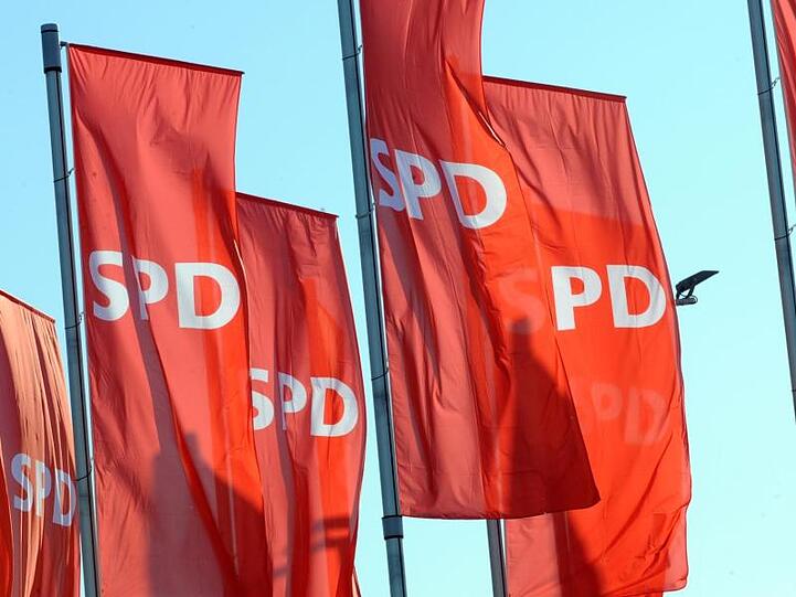 Die SPD hängt in der Luft. Nach starker Führung sieht es derzeit nicht aus - trotz gleich drei kommissarischer Chefs.