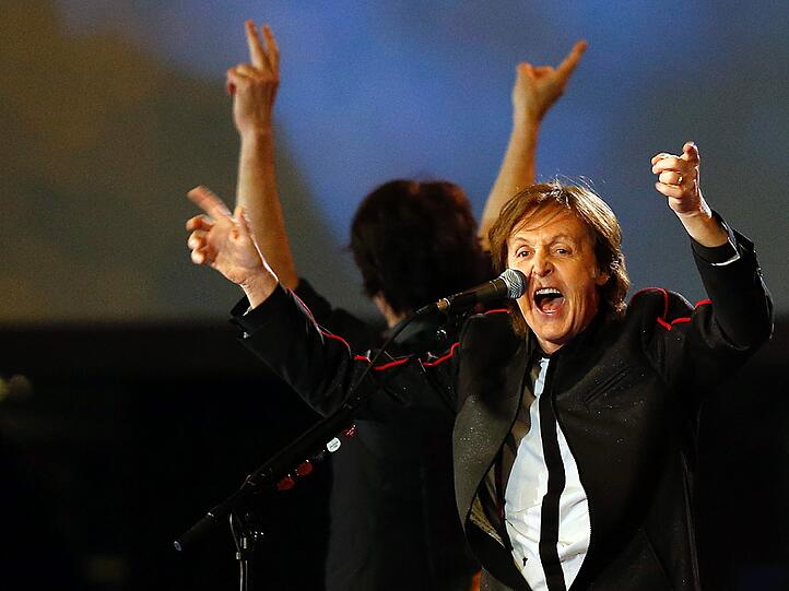 Gänsehaut-Feeling bekamen die Leute nicht nur im Stadion, sondern auch vor dem Fernseher, als Sir Paul McCartney zum Abschluss gemeinsam mit dem Publikum den Welt-Hit der Beatles "Hey Jude" performte.
