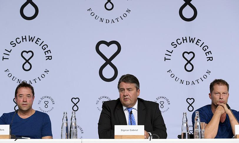Unterstützung gibt es auch von Schauspieler Jan Josef Liefers (l.).