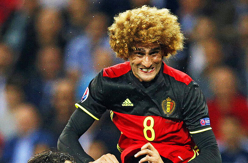 ... Marouane Fellaini und sein Wuschelkopf sorgen für Gesprächsstoff. Die blonden Haare trägt er übrigens erst seit Kurzem, sonst hatte der Mittelfeldspieler von Manchester United einen schwarzen Wischmop auf dem Kopf.