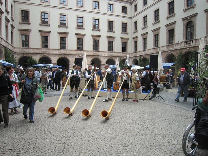 Beim Hoffest der Landwirtschaftsministeriums am vergangenen Wochenende war einiges geboten. AZ-Leser Jürgen Heusser hat Fotos gemacht. Klicken Sie sich durch die Bilderstrecke...
