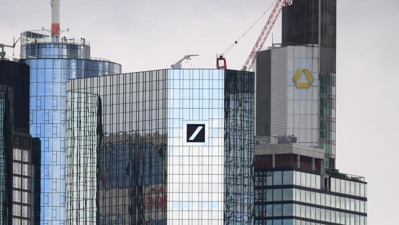 Die Zentralen der Deutschen Bank und der Commerzbank in Frankfurt am Main. Die Zentralen der Deutschen Bank und der Commerzbank in Frankfurt am Main.