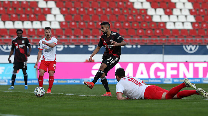 Sarpreet Singh bringt die Bayern-Amateure im Drittliga-Spiel beim FSV Zwickau mit 1:0 in Führung.