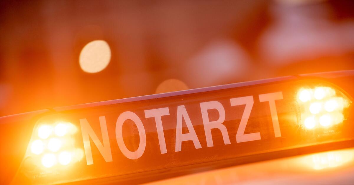 Sportwagen-kracht-in-Lichtmast-Beifahrer-stirbt-in-M-nchen