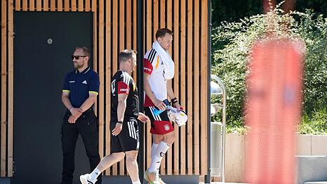 Manuel Neuer absolviert nach seiner Verletzung Regenerationstraining.