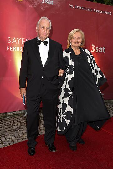 Ehrengast Ruth-Maria Kubitschek mit ihrem Lebensgefährten Wolfgang Rademann.