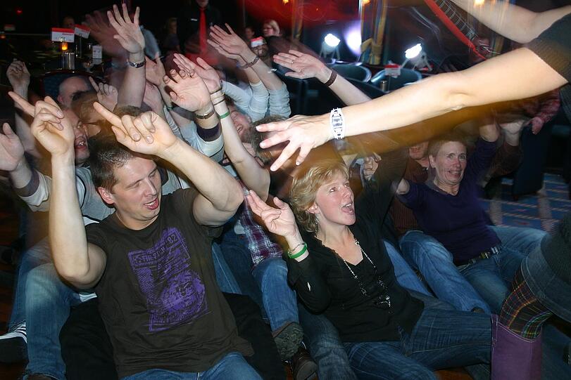 Am Partydeck animiert Archim Reichels Top-Ten-Erfolg "Sansibar" zum kollektiven Trockenrudern.