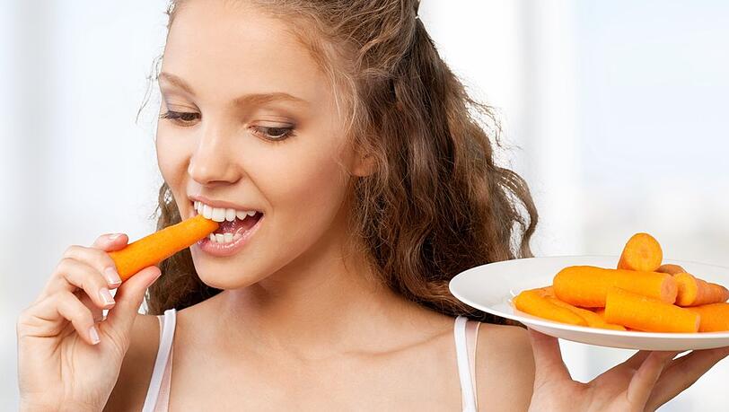 Karotten enthalten viel Betacarotin, das der Körper in Vitamin A umwandelt.