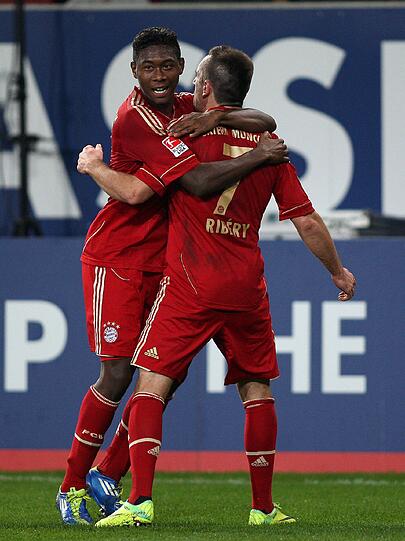 DAVID ALABA - NOTE 3:
Der Austria-Teenie, in der Heimat mit &bdquo;Schneckerl&ldquo; Prohaska verglichen, ersetzte Schweinsteiger nach bestem Wissen und Können. Klärte den Schuss von Hosogai erst knapp hinter der Linie.