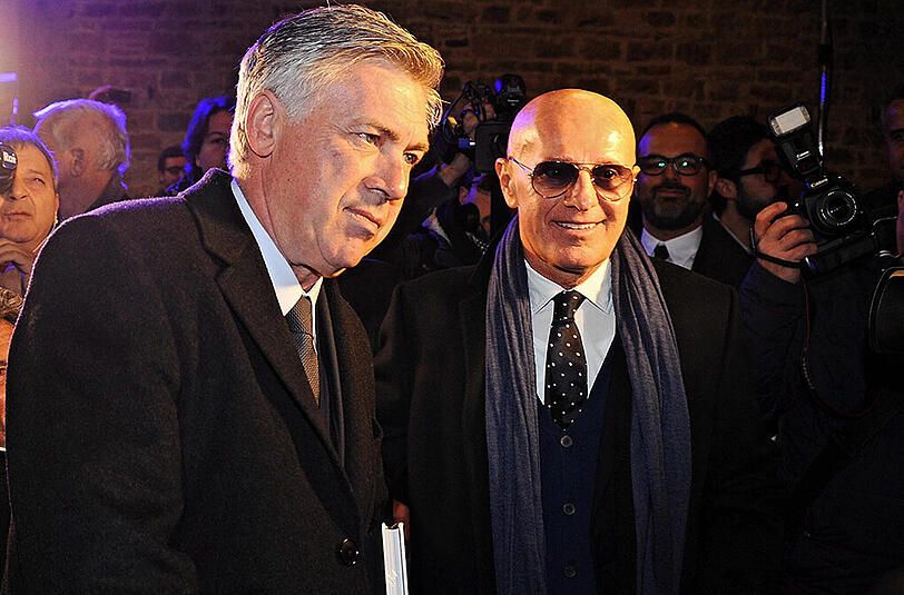 Arrigo Sacchi (hier rechts neben Real-Coach Carlo Ancelotti) hat in Italien mit rassistischen Äußerungen geschockt.