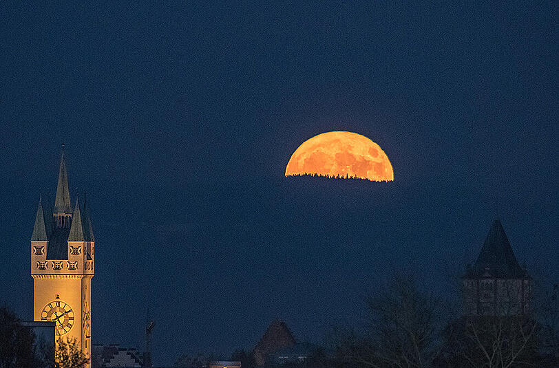 Der Supermond über Straubing.