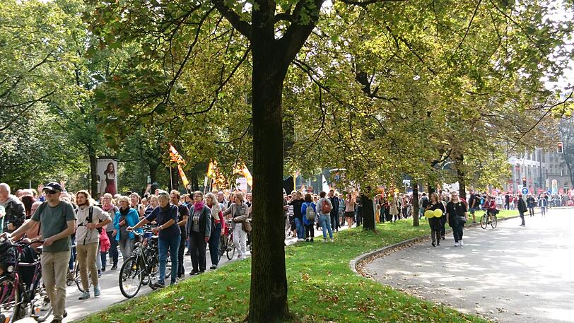 Motto: ausspekuliert! Am Samstag kamen um die 10.000 Menschen zur großen Demo gegen Spekulanten, Mietwahnsinn und für mehr Mieterschutz nach München.