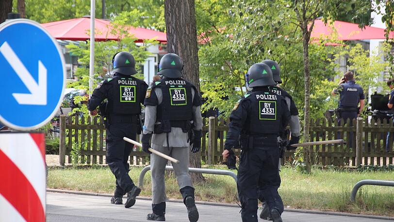 Polizisten sind in Regensburg im Einsatz.