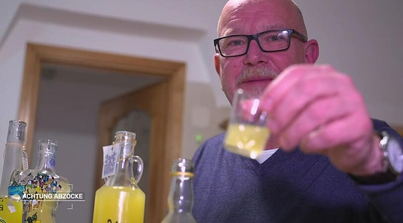 Bei der Limoncello-Verkostung schwelgt Peter Giesel plötzlich in Erinnerungen. Bei der Limoncello-Verkostung schwelgt Peter Giesel plötzlich in Erinnerungen.