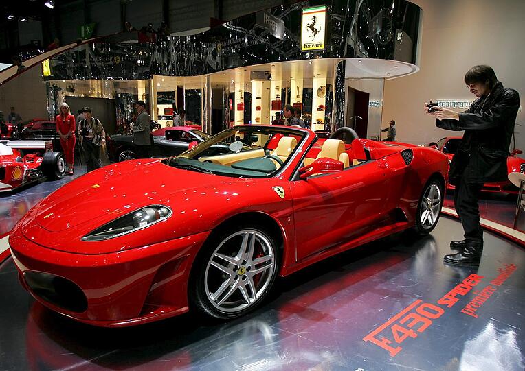 Laut, schnell und wahnsinnig teuer - die Highlights vom Genfer Autosalon. Klicken Sie sich durch!
