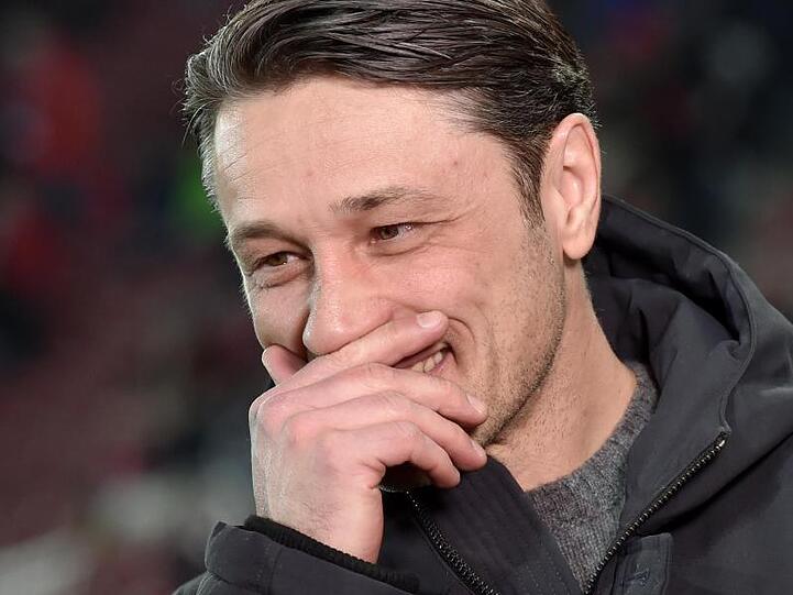 Münchens Trainer Niko Kovac lächelt vor einem Spiel. Foto: Angelika Warmuth/Archiv