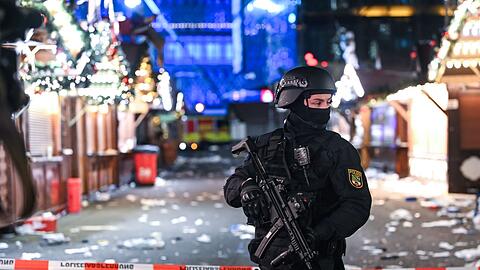 Nach dem Anschlag auf dem Magdeburger Weihnachtsmarkt soll ein Gutachten zum Täter in Auftrag gegeben werden. (Archivbild)