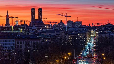 Nicht nur die sch&ouml;ne M&uuml;nchner Altstadt ist wieder ein Jahr &auml;lter geworden. So schnell ist das Jahr 2025 vorbeigezogen.