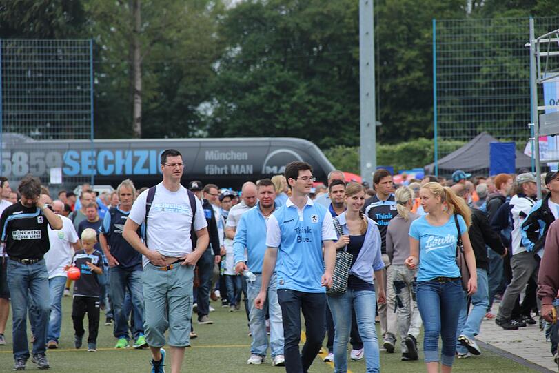 Weitere Bilder vom Löwen-Fanfest am Trainingsgelände an der Grünwalder Straße.