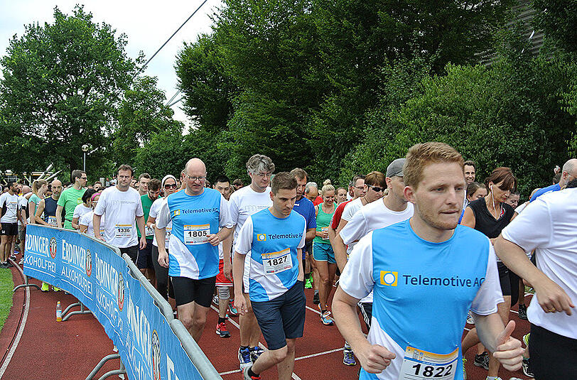 Der Sommernachtslauf im Olympiapark konnte mit 1.900 Teilnehmern einen neuen Rekord verbuchen. Klicken Sie sich durch die Bilderstrecke.