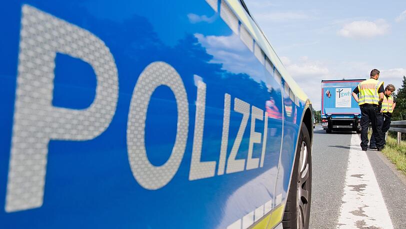 Die Autobahnpolizei wurde am Montag von zwei Lkw-Fahrern alarmiert. (Symbolbild)