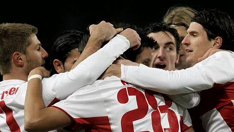 Erfolgreiche Einheit: Der VfB Stuttgart bejubelt den Sieg gegen Lüttich