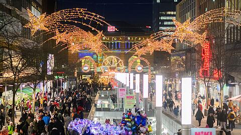 Die weihnachtlich geschm&uuml;ckte Innenstadt von Hannover. Viele Einzelh&auml;ndler f&uuml;rchten in diesem Jahr ein schlechtes Weihnachtsgesch&auml;ft. (Symbolbild)