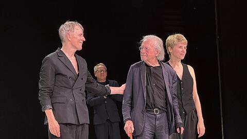 Peter Handkes neues St&uuml;ck feierte eine gelungene Premiere in Salzburg.