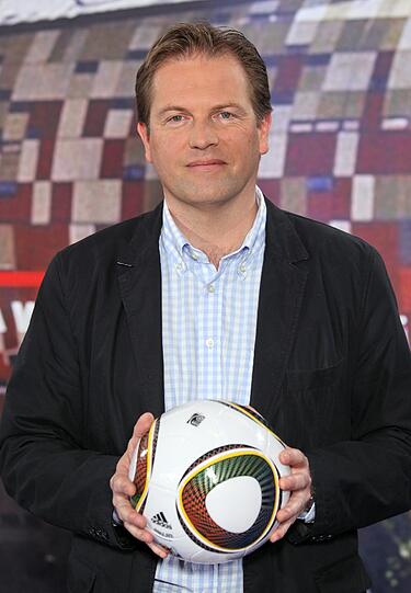 Gerd Gottlob, ARD: 1998 war der 49-Jährige das erste Mal bei einer WM im Einsatz. In Brasilien kommentiert er die erste Partie der Deutschen gegen Portugal (16. Juni, 18 Uhr).