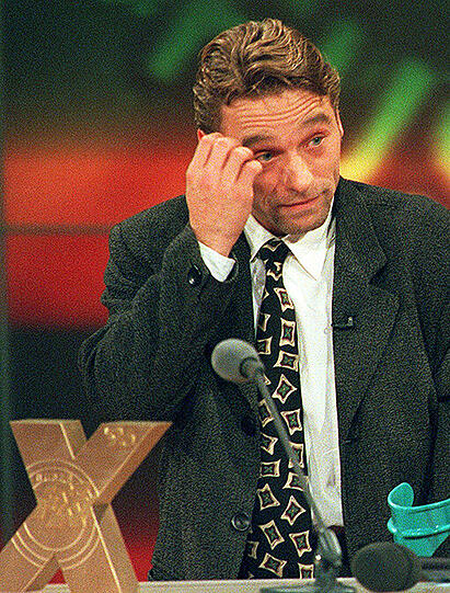 Nationalspieler Thomas Häßler erhält am 7. Dezember 1996 den Preis "Super-Fuxx" des Jahres.