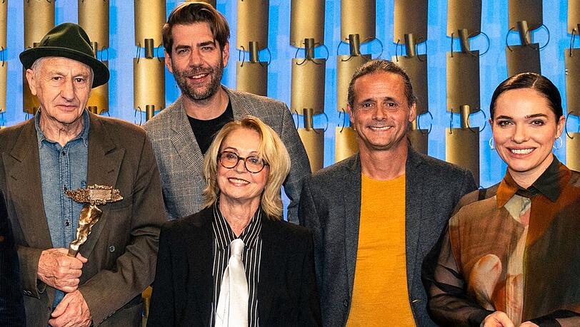 Einige der Gewinner und Laudatoren beim Bayerischen Kabarettpreis (v.l.): Georg Ringsgwandl, Claus von Wagner, Gisela Schneeberger, Philipp Weber und Verena Altenberger. Einige der Gewinner und Laudatoren beim Bayerischen Kabarettpreis (v.l.): Georg Ringsgwandl, Claus von Wagner, Gisela Schneeberger, Philipp Weber und Verena Altenberger.