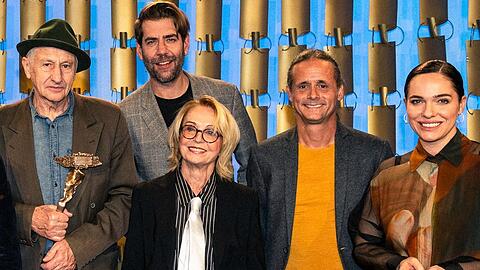 Einige der Gewinner und Laudatoren beim Bayerischen Kabarettpreis (v.l.): Georg Ringsgwandl, Claus von Wagner, Gisela Schneeberger, Philipp Weber und Verena Altenberger.