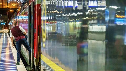 F&uuml;r alle, die anpacken und in Erinnerung bleiben: Bahnmitarbeiter bekommen Auszeichnung. (Symbolbild)
